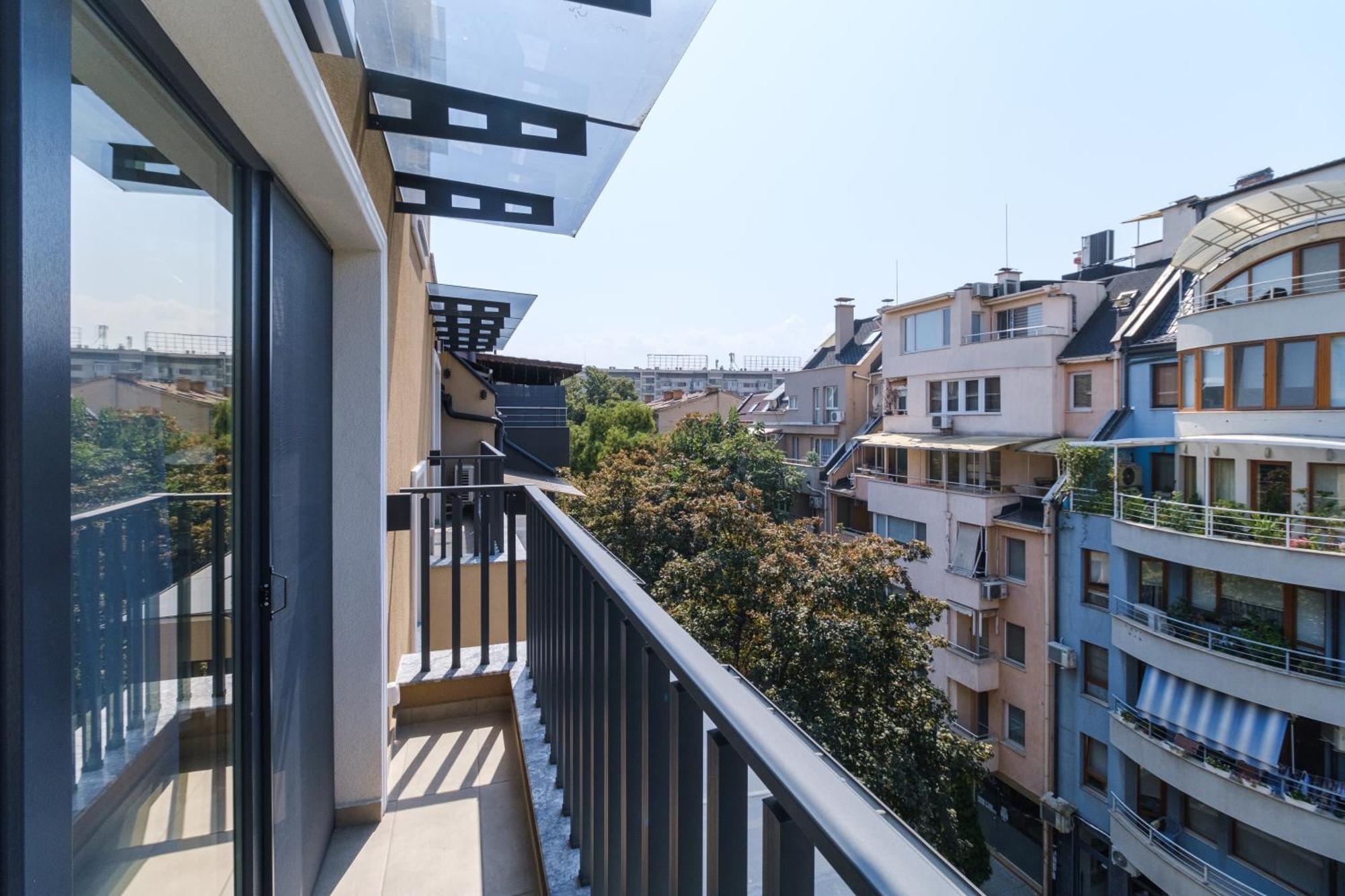 Ldv 13 Apartments Free Private Parking Plovdiv Exterior photo