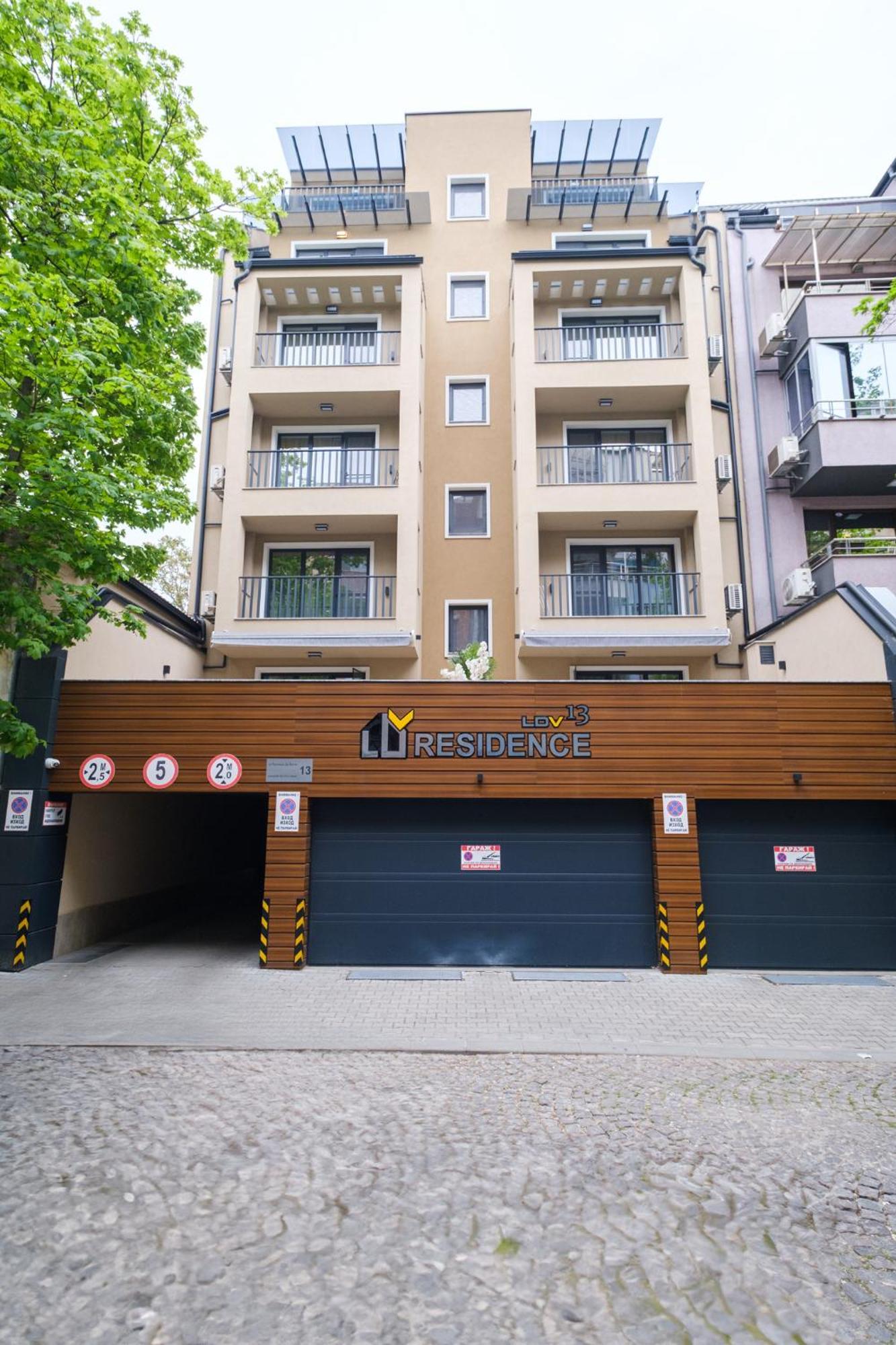 Ldv 13 Apartments Free Private Parking Plovdiv Exterior photo